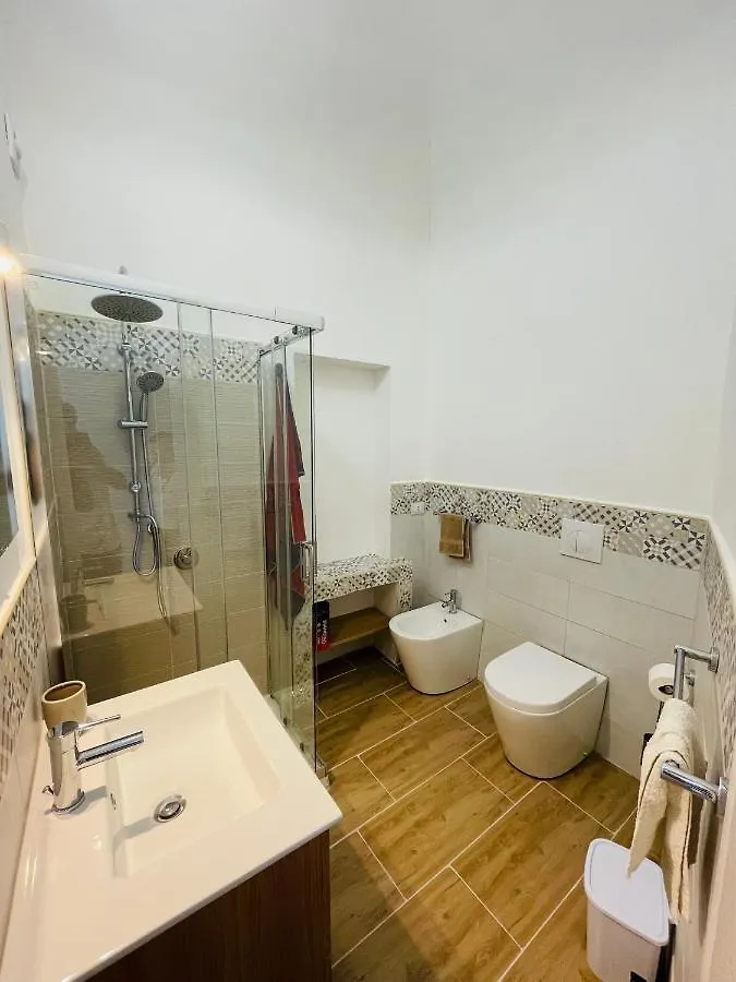 Mika House Rooms Palermo Guest house