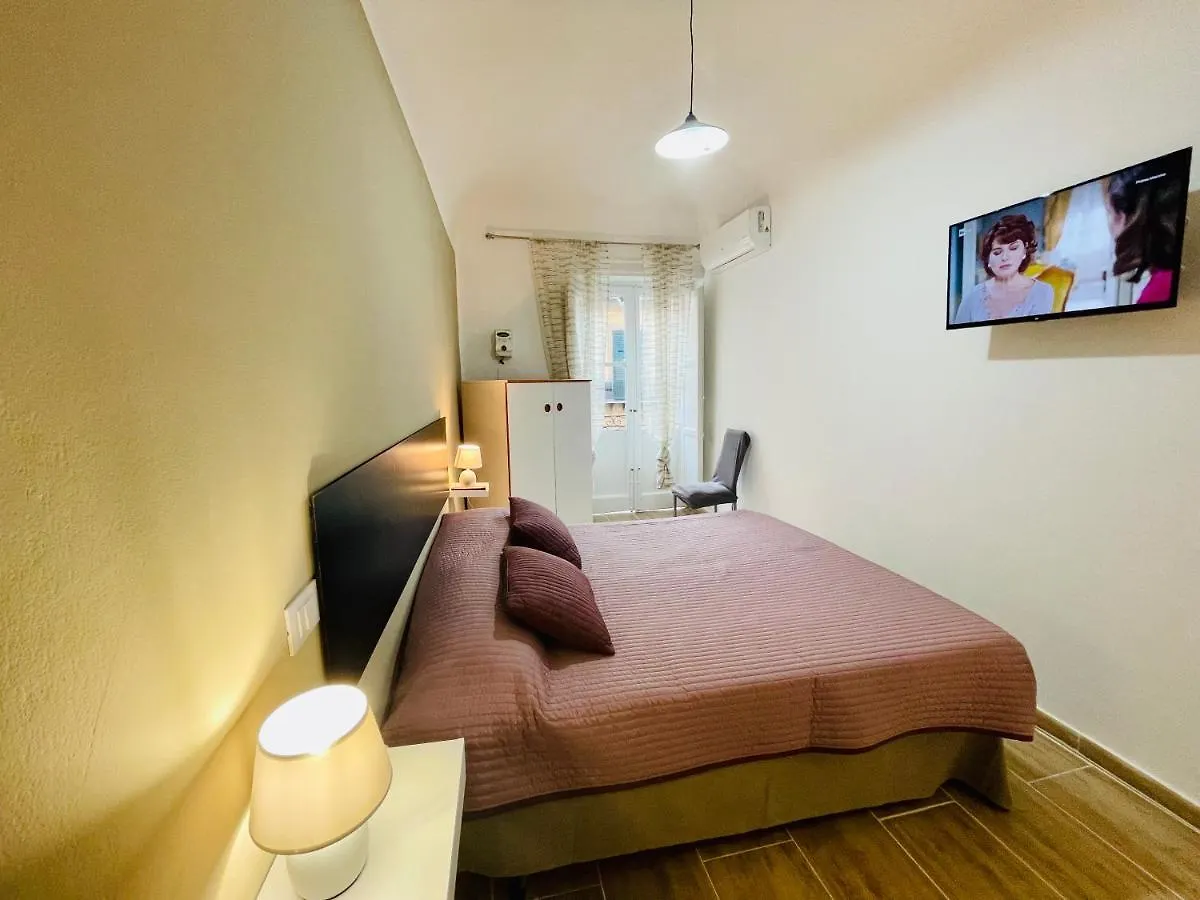 Mika House Rooms Палермо