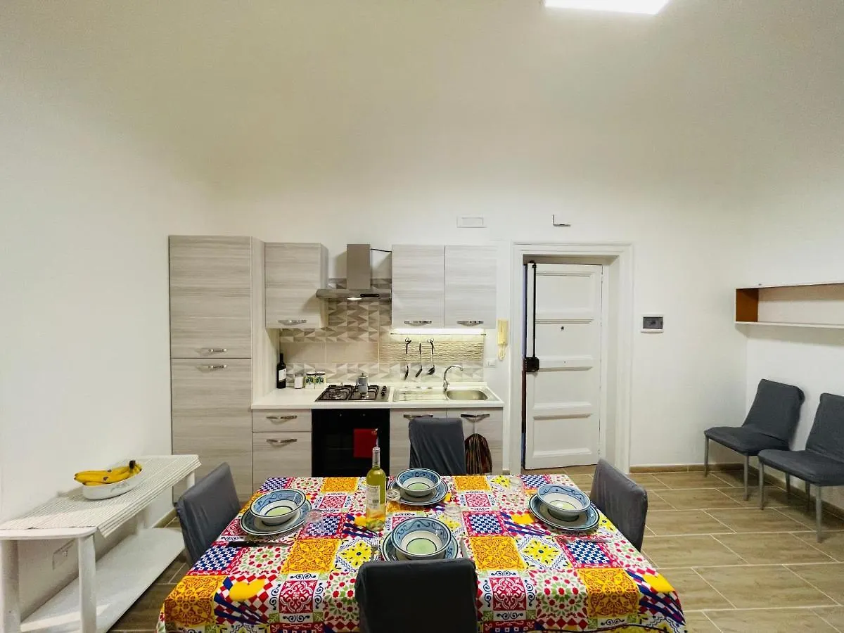 Mika House Rooms Палермо